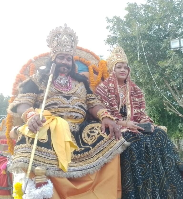 Noida बजरंग रामलीला समिति ने निकाली शोभायात्रा,उमड़ी भीड़