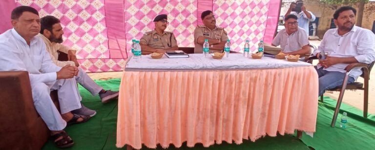 Dankaur आगामी त्यौहारों के मद्देनजर एसीपी अरविंद कुमार ने क्षेत्र के संभ्रांत लोगों के साथ बैठक