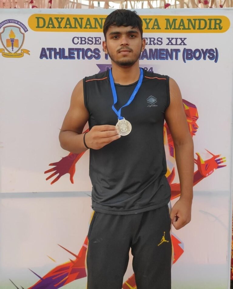 Jewar Pragyan Public School के छात्र अंश अत्री ने  शार्ट पुट प्रतियोगिता में जीता रजत पदक