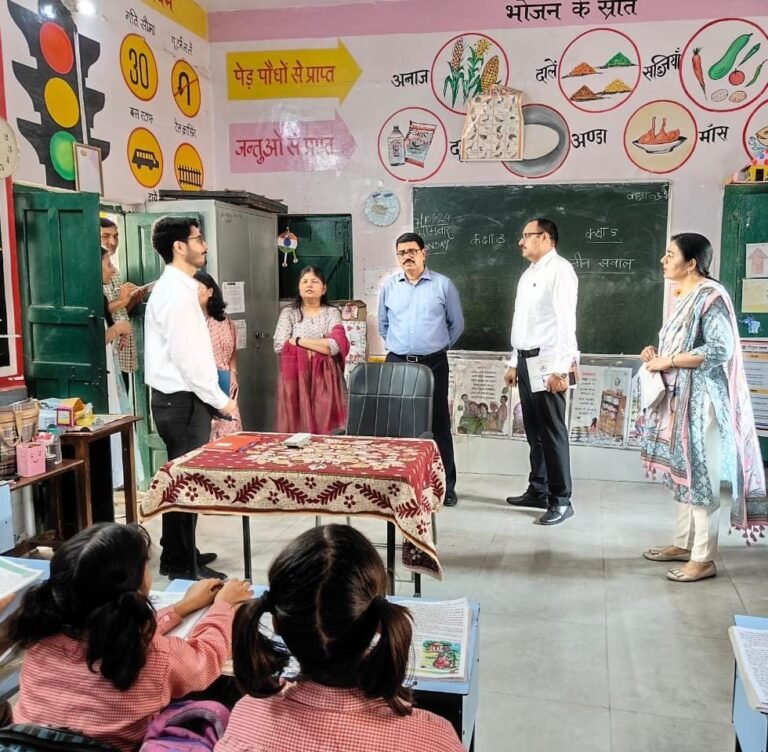 Noida महानिदेशक कंचन वर्मा ने किया  विद्यालयों का निरीक्षण