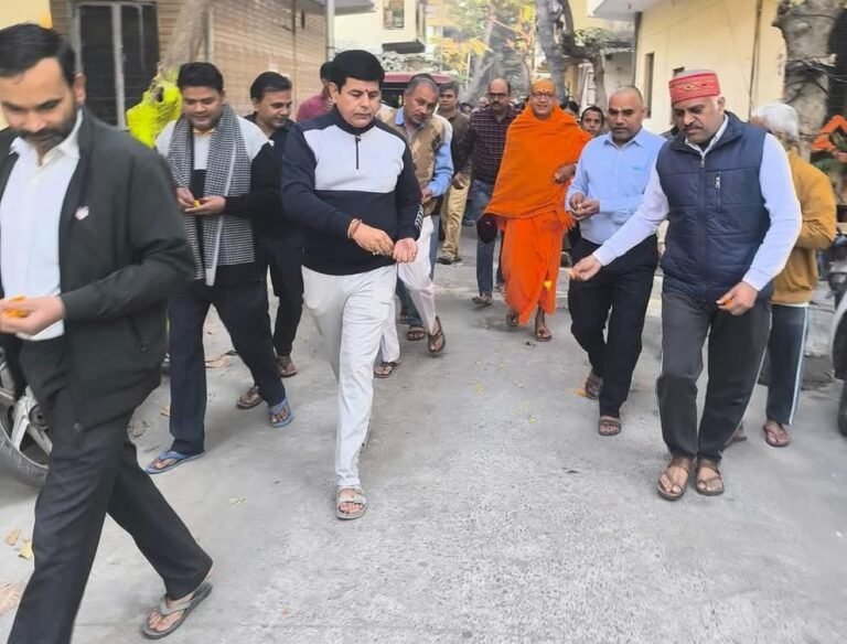 श्री श्री 1008 स्वामी पंचमानंद जी महाराज के Noida आगमन पर  जोरदार स्वागत किया।