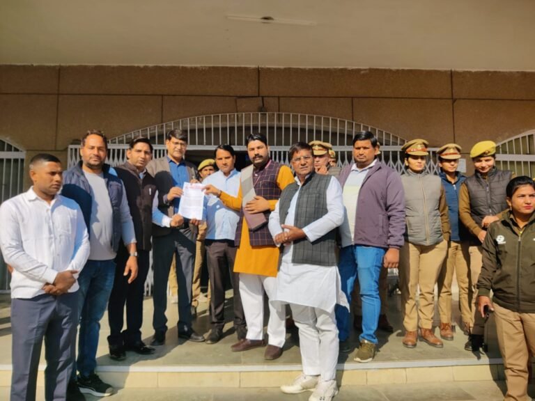 Greater noida किसानों की जेल से तत्काल रिहाई के संबंध में सौंपा ज्ञापन