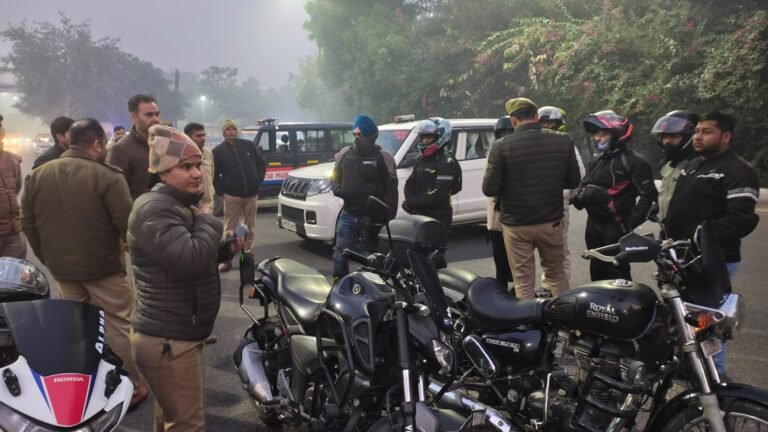 Noida ओवरस्पीडिंग और हंगामा करने वाले 76 बाइकर्स के खिलाफ कार्रवाई
