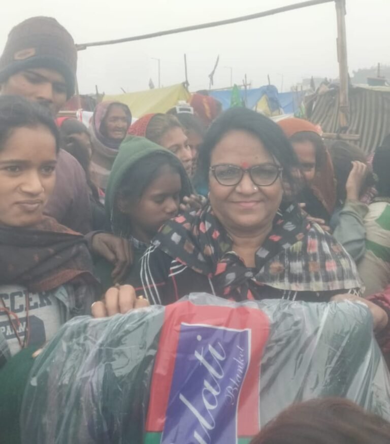 Noida ठंड में जरुरतमंद लोगों को कम्बल वितरण