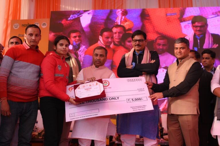 Noida उत्तर प्रदेश दिवस का भव्य शुभारंभ विकास और विरासत का अनोखा संगम