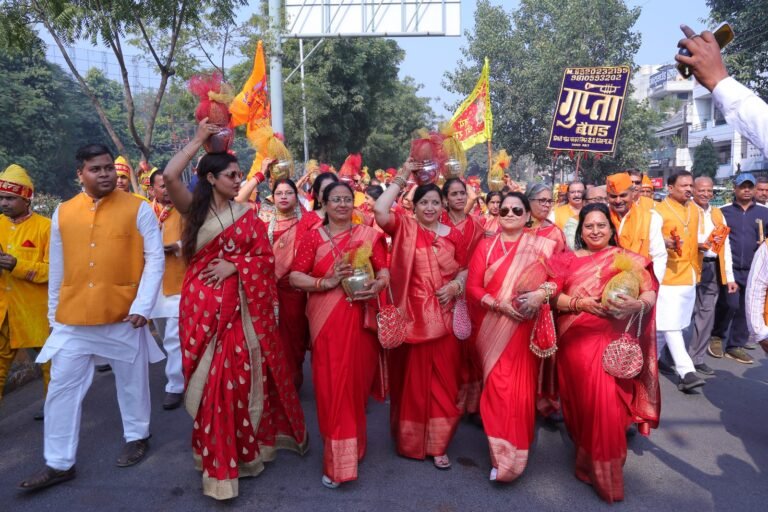 Noida श्रीराम कथा के लिए बैंड बाजे के साथ निकली कलश यात्रा