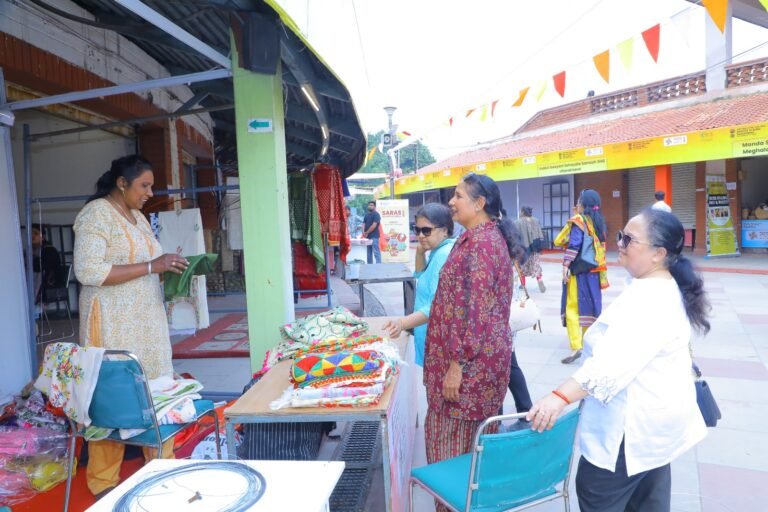 Noida :31 राज्यों के उत्पादों की बिक्री के साथ शुरु हुआ सरस आजीविका मेला