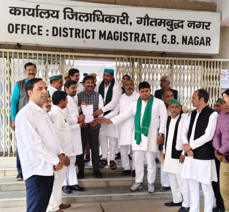 Noida किसानों की समस्याओं का समाधान ना होने पर होगी विशाल महापंचायत