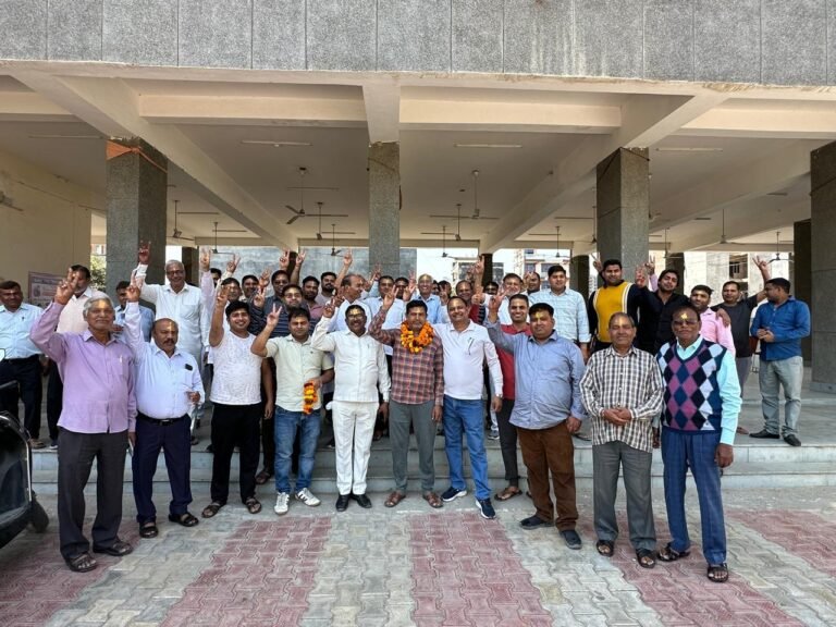 Noida सैक्टर 112 में होली मिलन समारोह का आयोजन