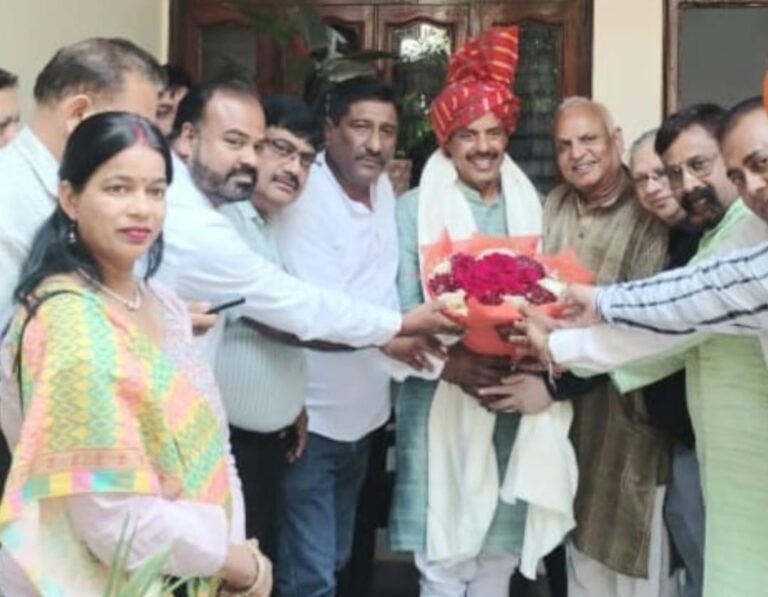 Noida नवनियुक्त नोएडा महानगर अध्यक्ष को उत्तर प्रदेश उद्योग व्यापार मंडल ने दी बधाई