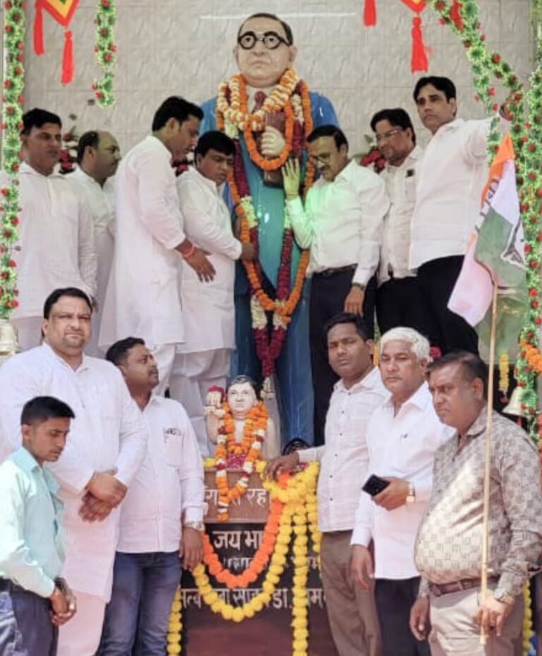 Noida काँग्रेस कार्यकर्ताओ ने बाबा साहब डॉ भीमराव अंबेडकर  की जयंती पर श्रदांजलि अर्पित की