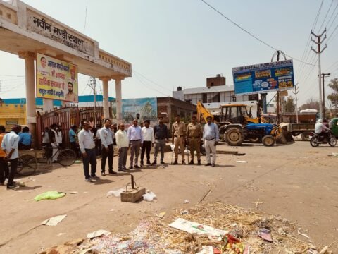 नगर पालिका परिषद Dadri द्वारा अस्थायी अतिक्रमण को हटाने की कार्यवाही की गयी 