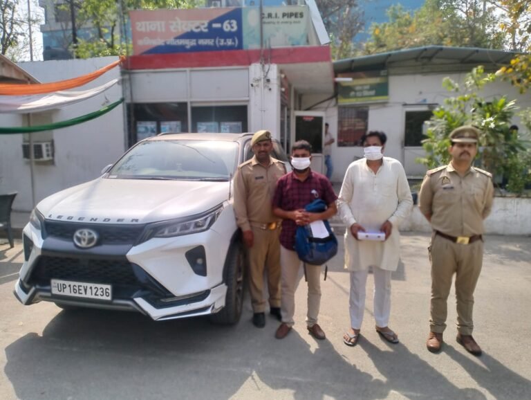 Noida में साइड नहीं देने पर कार सवार दो आरोपियों ने मारी गोली