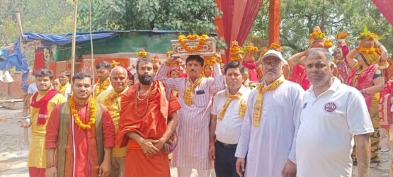 Noida भव्य कलश यात्रा के साथ श्रीमद्भागवत कथा एवं श्री विष्णु महायज्ञ का श्रीगणेश