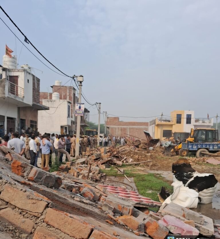 Greater noida देवला में अवैध निर्माण पर ग्रेनो अथॉरिटी का बुलडोजर चला
