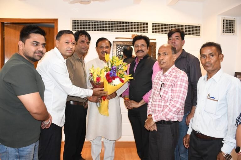 सांसद डॉक्टर महेश शर्मा ने Noida Media Club की नवनिर्वाचित कार्यकारिणी से मुलाकात की