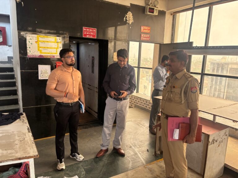Gautam budh nagar अग्निकांड की घटनाओं पर रोकथाम हेतु जिला प्रशासन के अधिकारीगण सक्रिय