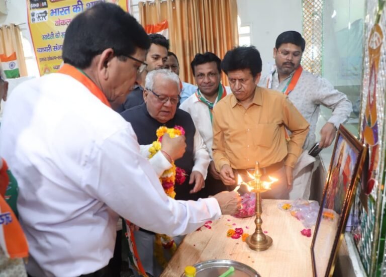 Noida स्वदेशी सामान का सम्मान और विदेशी का बहिष्कार करे लोग : कलराज मिश्र