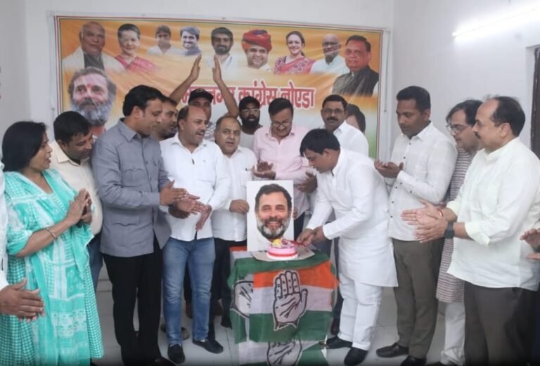 Noida कांग्रेस कार्यकर्ताओं ने धूमधाम से मनाया राहुल गांधी का जन्मदिन