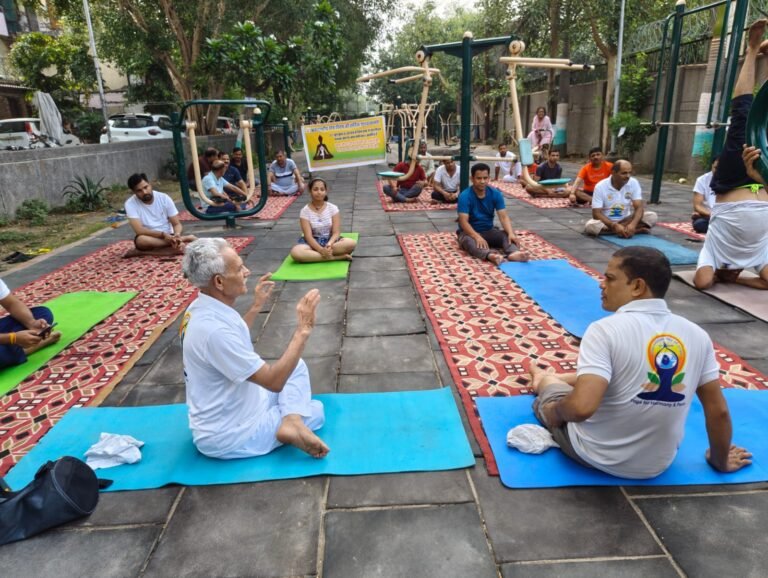 International yoga day पर सेक्टर 82 में योग शिविर का आयोजन