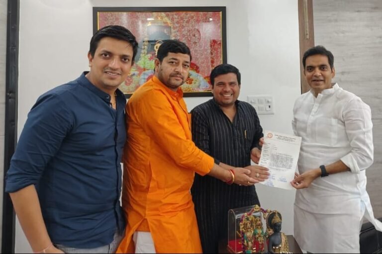 Noida भंगेल एलिवेटेड रोड के नीचे बने  पार्किंग नोवरा ने की विधायक से मांग