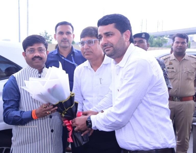 Greater noida प्राधिकरण कर्मचारी संगठन ने किया औद्योगिक विकास मंत्री का स्वागत