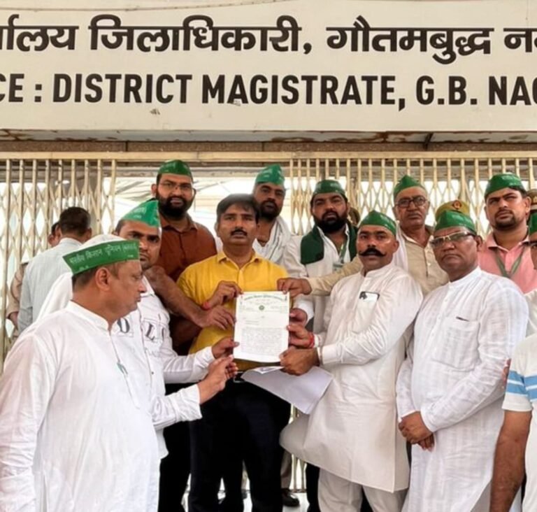 Noida Development Authority की नीतियों से परेशान किसानों दिया ज्ञापन