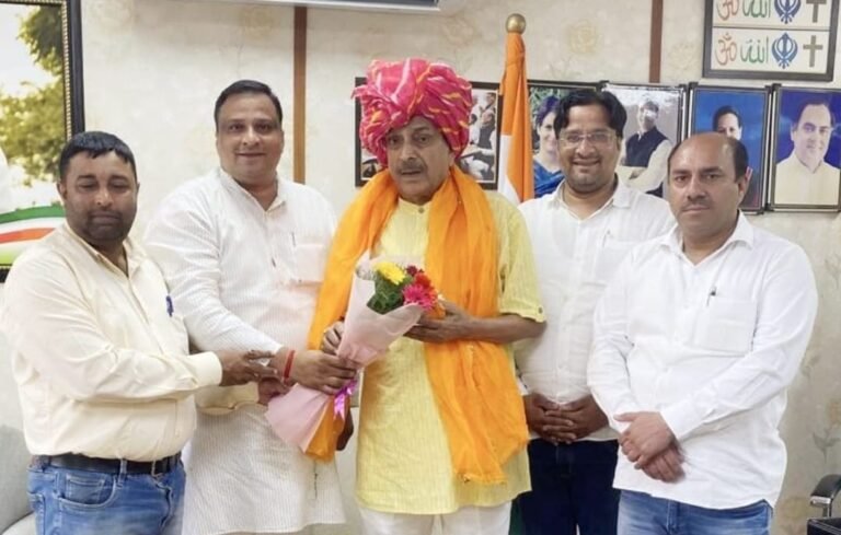 Noida कांग्रेस नेताओं ने दी राज्यसभा सांसद प्रमोद तिवारी को जन्मदिन पर बधाई