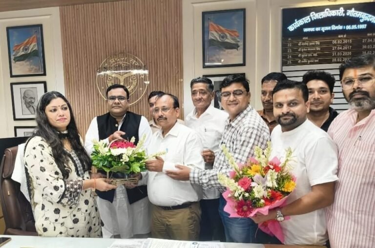 Noida :अंतर्राष्ट्रीय वैश्य संगठन ने किया  जिलाधिकारी का सम्मान