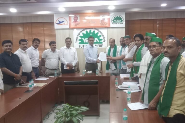 भारतीय किसान यूनियन टिकैत की बैठक में यीडा अधिकारियों के साथ हुई वार्ता से अवगत कराया