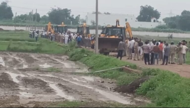 Greater noida प्राधिकरण ने करोड़ों की जमीन को कराया अतिक्रमण मुक्त