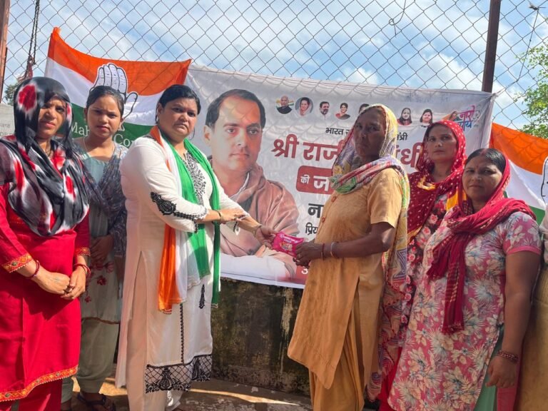 Noida राजीव गांधी जी की जयंती पर “नारी स्वास्थ्य संकल्प” का प्रण