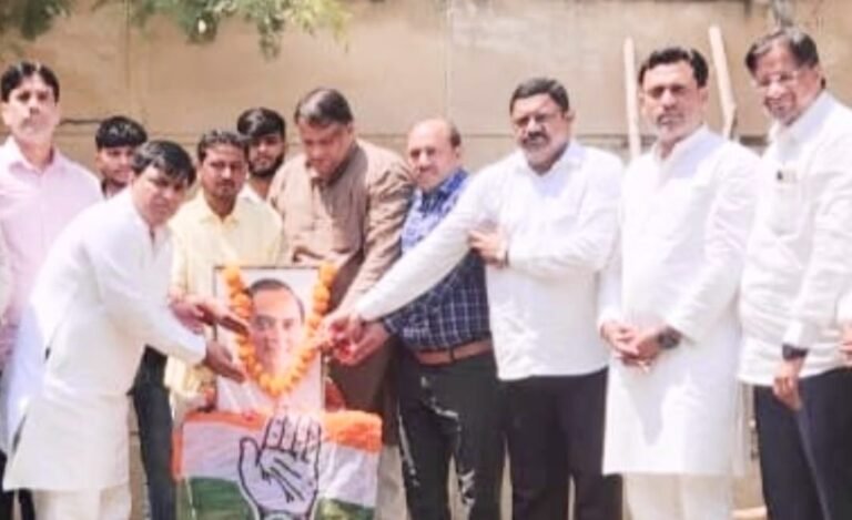 स्वर्गीय राजीव गाँधी की जयंती पर श्रदांजलि अर्पित की