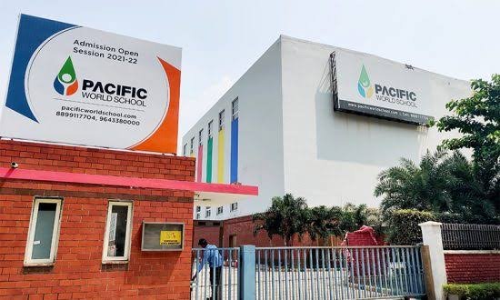 Greater noida पैसिफिक वर्ल्ड स्कूल की कैंटीन के भटूरे में निकला कीड़ाअभिभावकों ने किया हंगामा