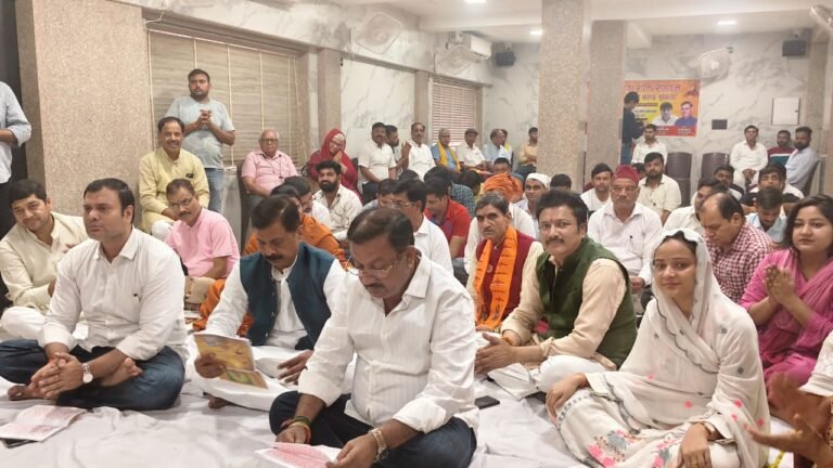 Noida Media Club में मंगलवार को सुंदरकांड का पाठ बड़े ही श्रद्धाभाव से आयोजित किया गया