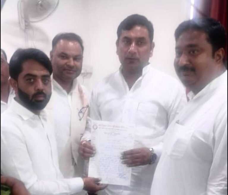 Noida गांव की समस्याओं को लेकर ऊर्जा मंत्री को दिया ज्ञापन