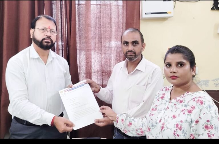 Noida :ग्रामीण  Journalist एसोसिएशन के पदाधिकारियों ने मुख्यमंत्री को भेजा ज्ञापन