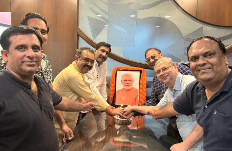 Noida :PM Modi के  अवतरण दिवस धूमधाम से मनाया गया