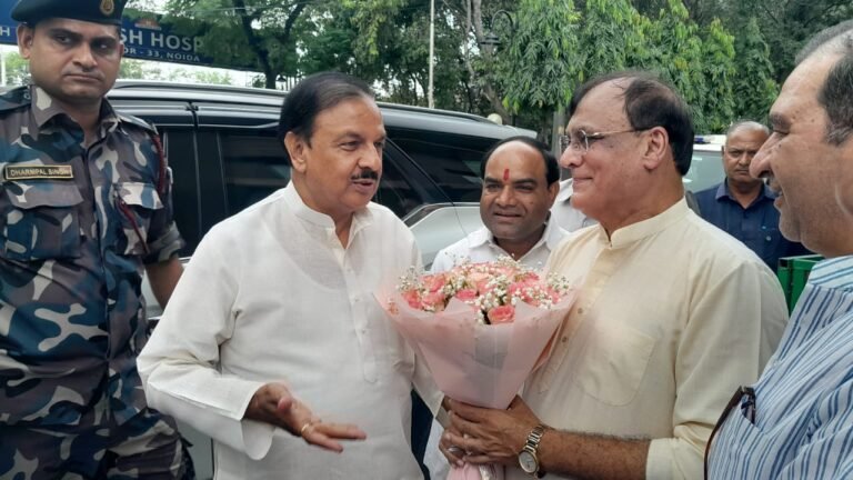 Noida :PM Modi के जन्मदिवस के उपलक्ष्य में चल रहे सेवा पखवाड़ा शिविर का शुभारंभ