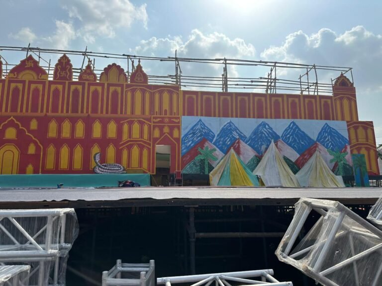 Noida सेक्टर-62 की रामलीला में तैयारी जोरों पर,मंच बनकर हुआ तैयार