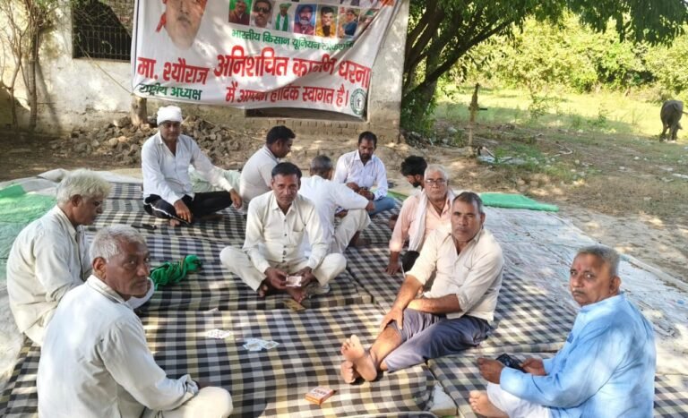 Greater noida :धरना जारी किसानों में यमुना औद्योगिक विकास प्राधिकरण के प्रति नाराज़गी