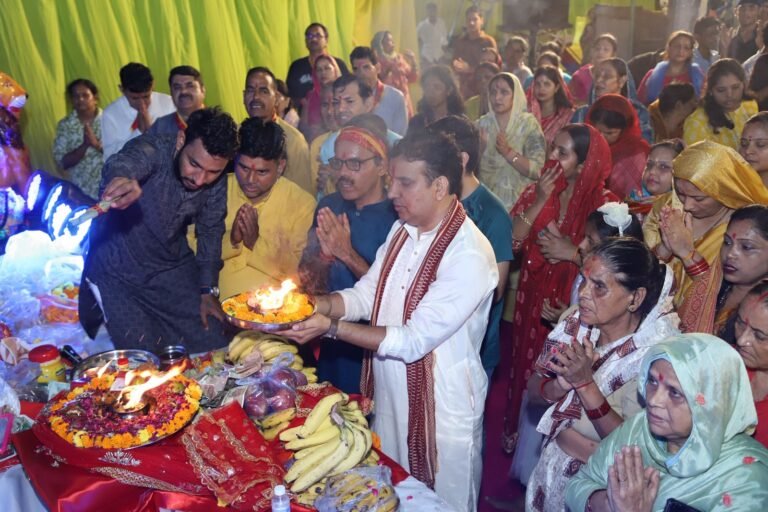 Noida :अरावली अपार्टमेंट में हुआ माता की चौकी का भव्य आयोजन