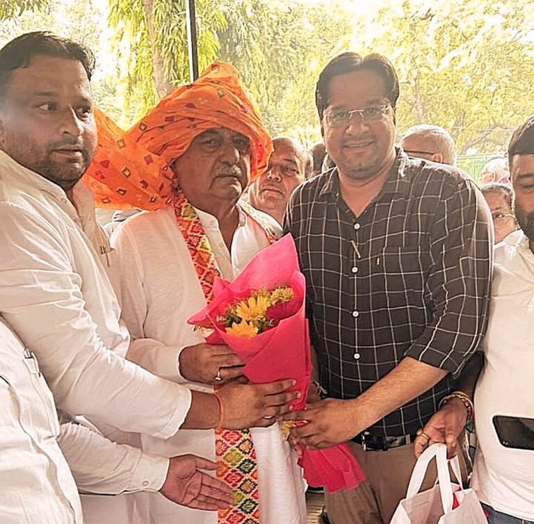 Noida कांग्रेस के नेताओं ने की पूर्व मुख्यमंत्री से मुलाकात