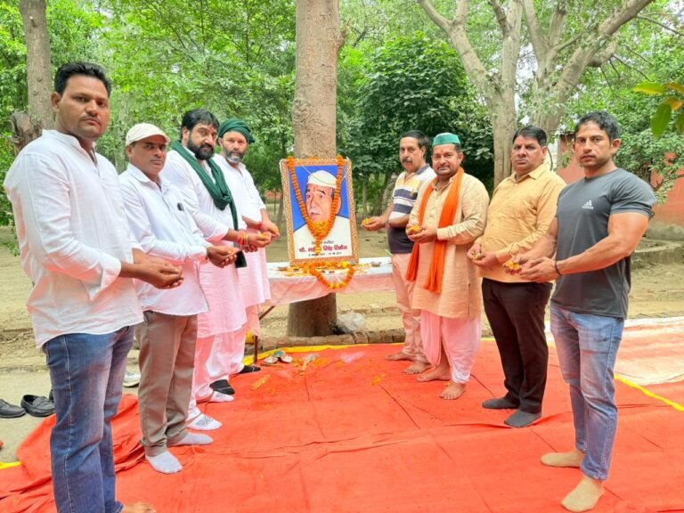 Noida :किसानों-मजदूरों के शक्ति पुंज थे बाबा टिकैत :अशोक भाटी 