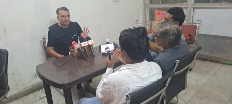 Greater Noida Authority के आश्वासन के बाद  किसान का धरना प्रदर्शन स्थगित