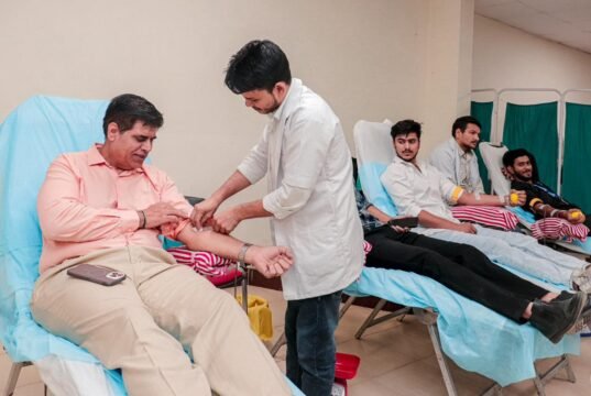 Noida :आईएमएस में रक्तदान शिविर का आयोजन