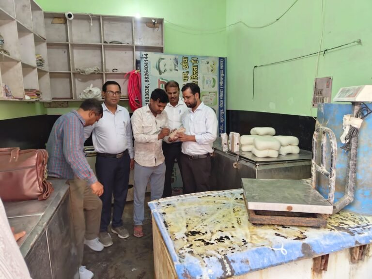 Noida :जनपद वासियों को शुद्ध खाद्य एवं पेय पदार्थ उपलब्ध कराने के लिए विभाग सतर्क