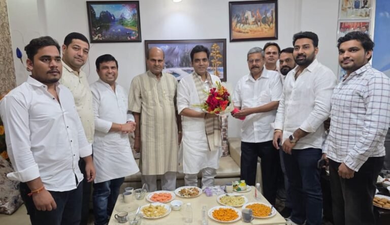 Noida :विधायक पंकज सिंह ने किया नोवरा से संवाद कई ग्रामीण मुद्दों पर बनी बात