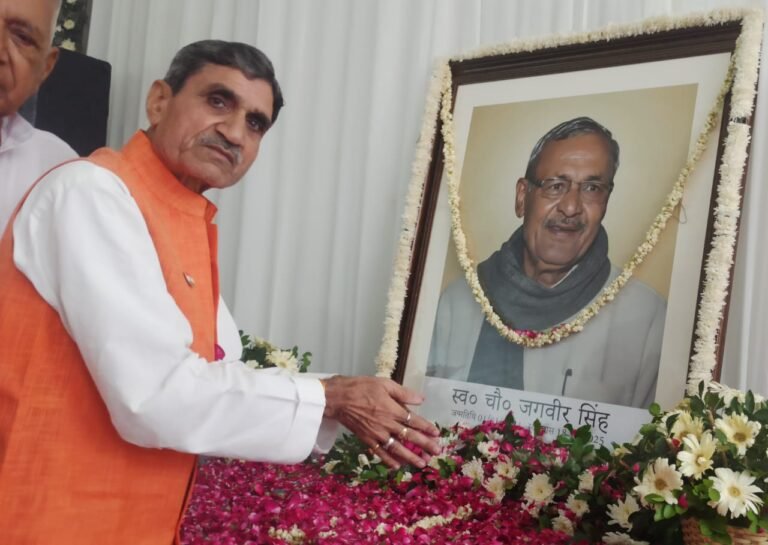 Greater noida :प्रमुख समाजसेवी की शोक सभा में, श्रद्धांजलि देने उमड़ा जन सैलाब