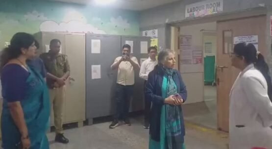 Noida :जिला अस्पताल में गंदगी और अव्यवस्था पर महिला आयोग अध्यक्ष ने जताई नाराजगी